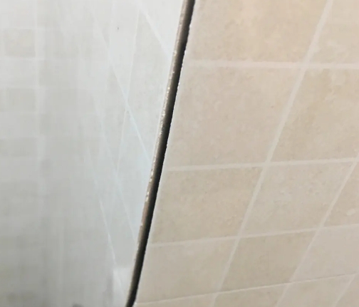 太原瓷砖空鼓维修公司分享阳台瓷砖脱落的修复过程可以分为以下几个步骤